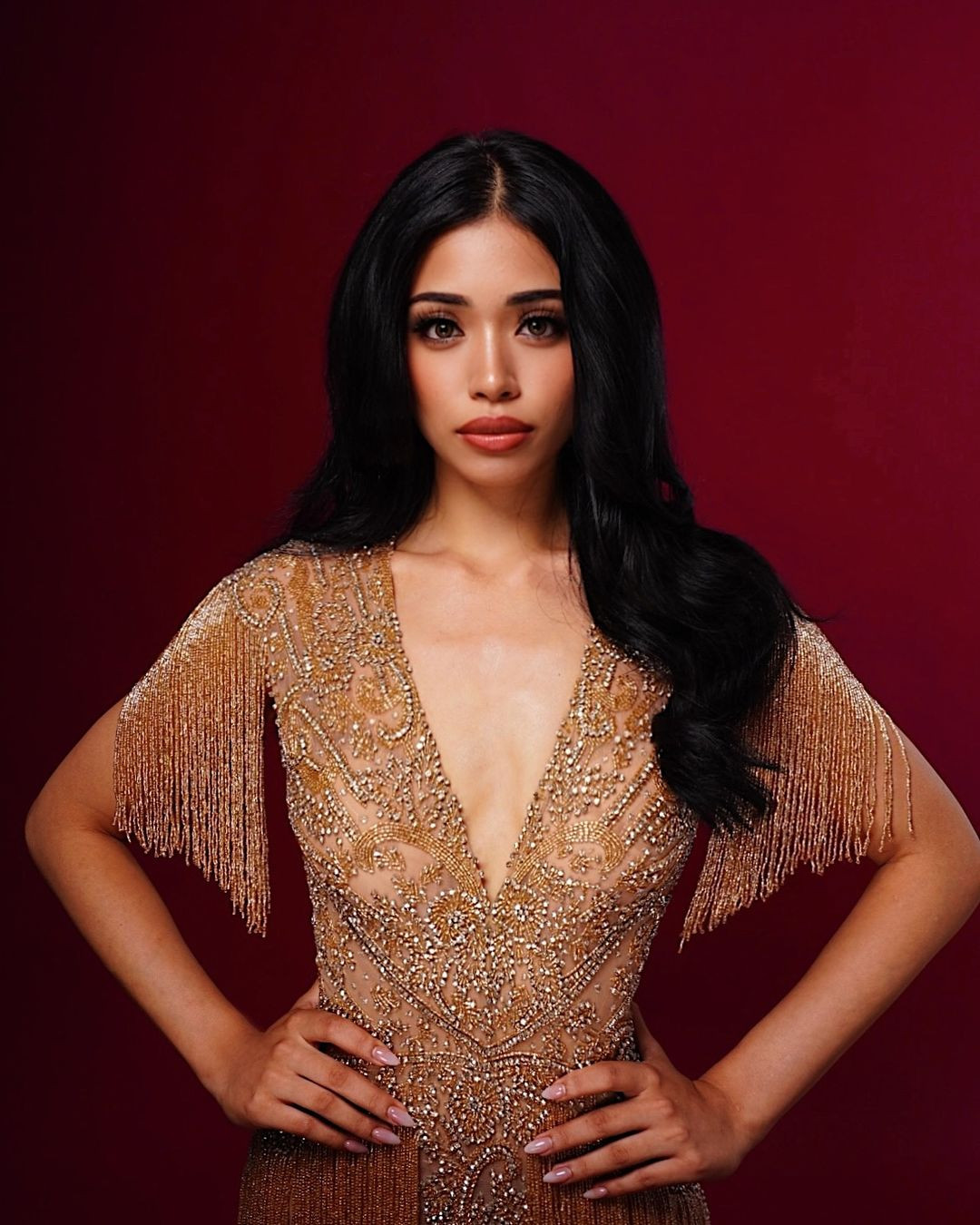 Bộ váy dạ hội Kaya Chakrabortty mặc trong chung kết Hoa hậu Hoàn vũ Nhật Bản 2024 bị nhận xét nhạt nhòa. Trang cá nhân của người đẹp cũng không gây ấn tượng về phong cách. Trước đó, cô chủ yếu cập nhật hình ảnh đời sống thường nhật. Kể từ khi thi Hoa hậu Hoàn vũ Nhật Bản 2024, người đẹp đăng tải những hình ảnh chỉn chu, chuyên nghiệp.