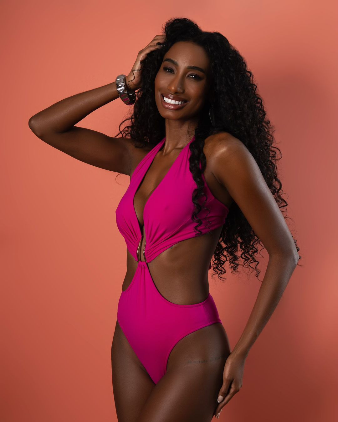 Tại thời điểm tham dự Hoa hậu Siêu quốc gia 2014, Milla Vieira không nhận được sự ủng hộ của khán giả quê nhà. Cô bị nhiều người chê xấu và dùng những lời lẽ nặng nề để miệt thị ngoại hình.