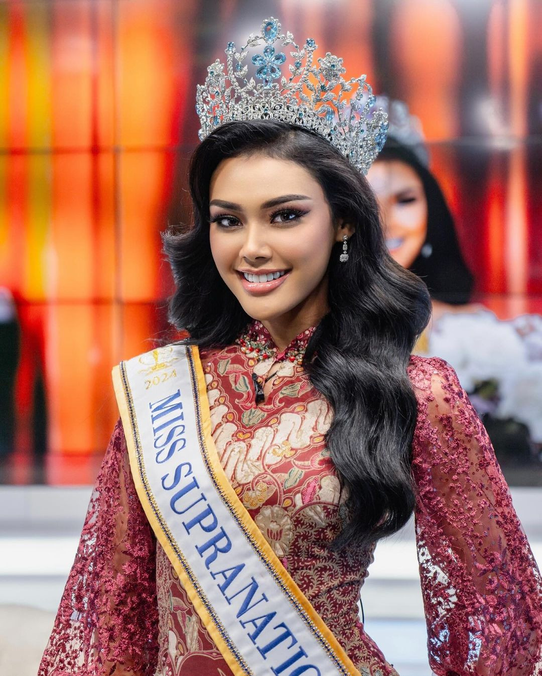 Những chia sẻ của cựu nhân viên Carsten Mohr khiến khán giả tranh cãi sôi nổi trên các diễn đàn sắc đẹp. Phía ban tổ chức Hoa hậu Siêu quốc gia chưa đưa ra phản hồi trước những thông tin này.