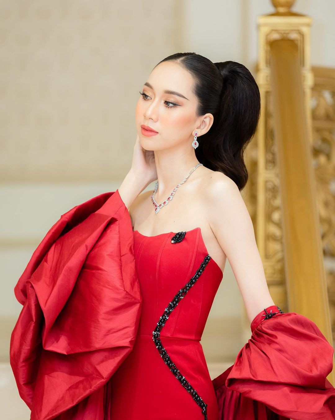 Người đẹp 24 tuổi đến từ tỉnh Bolikhamsai đã vượt qua 15 thí sinh khác để giành vương miện cao quý.