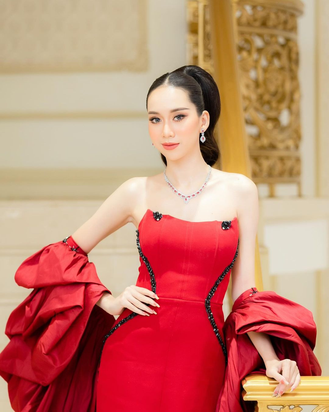 Người đẹp 24 tuổi đến từ tỉnh Bolikhamsai đã vượt qua 15 thí sinh khác để giành vương miện cao quý.