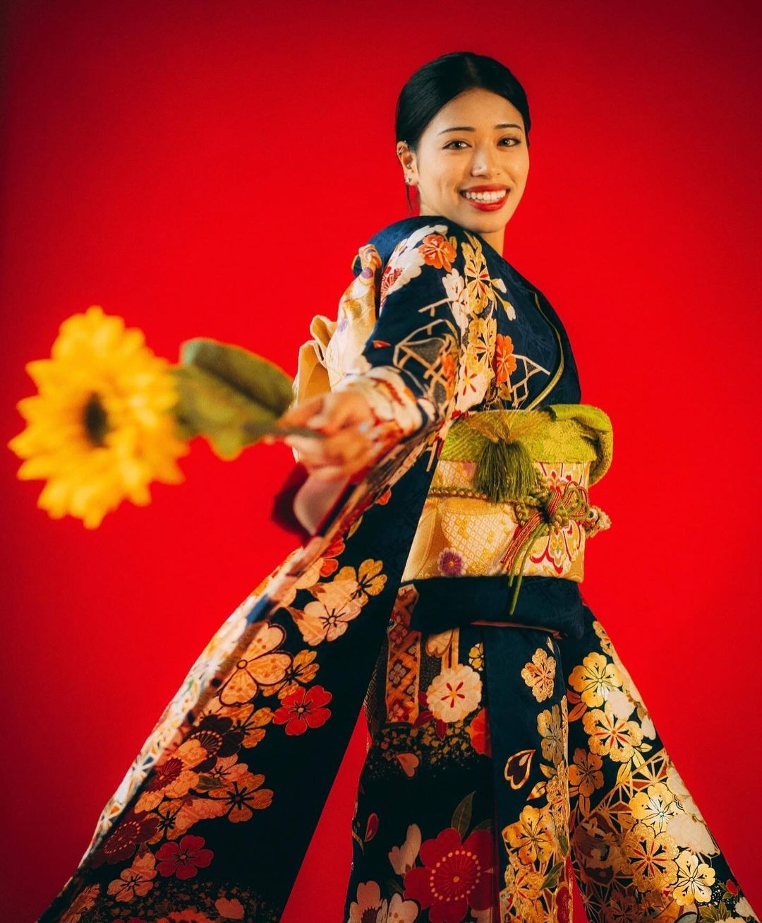 Người đẹp quan tâm tới lĩnh vực giáo dục. "Tôi muốn nỗ lực tạo ra một thế giới mà trong đó nền tảng giáo dục là yếu tố quyết định", cô nói.