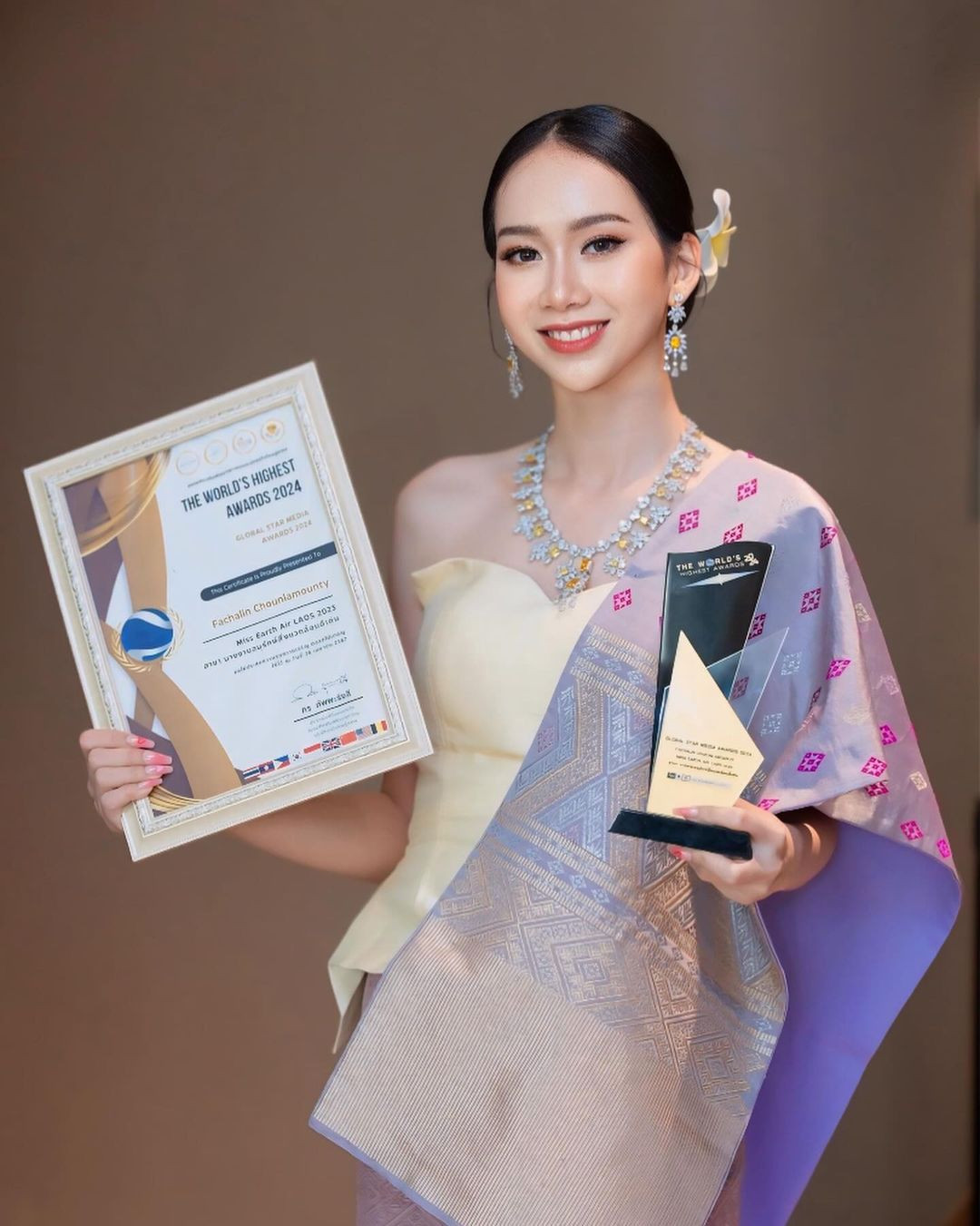 Farajalin Chounlamuntry cao 1,7 m, có nhan sắc ngọt ngào.