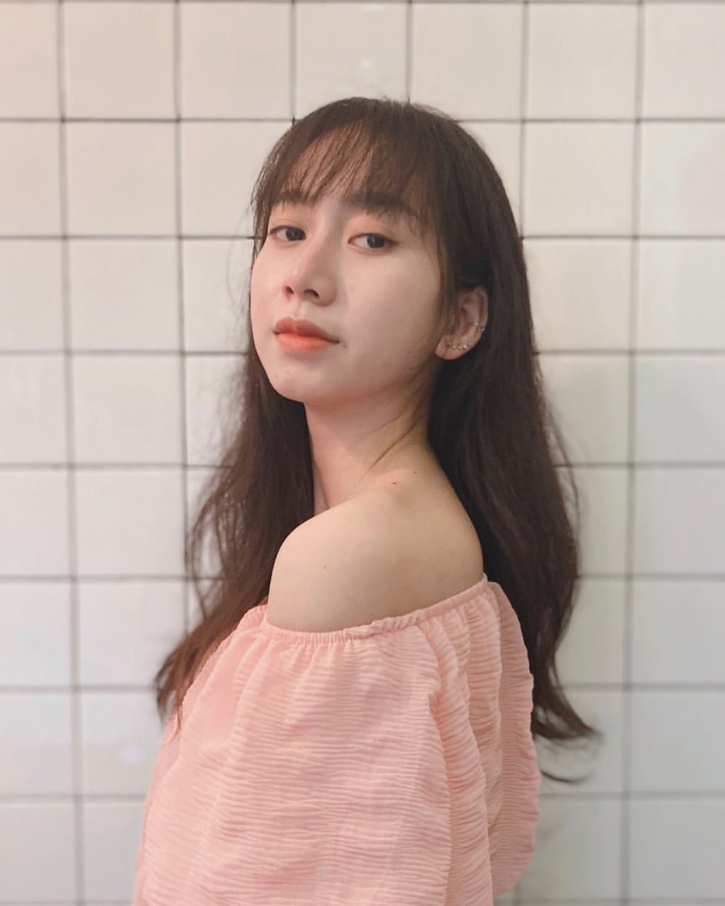 Người đẹp thường để mặt mộc, ăn mặc nhẹ nhàng trong những bức ảnh đăng trên mạng xã hội.