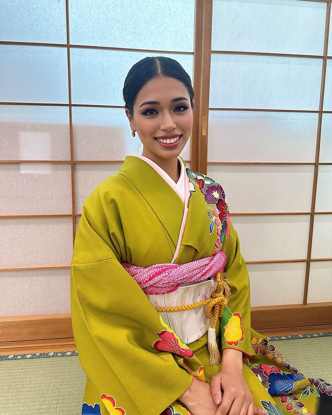 Có mẹ là người Nhật, cha là người Bangladesh - Ấn Độ, Kaya cũng quan tâm tới việc giữ gìn và phát triển những nền văn hóa giao thoa mà cô có cơ hội trải nghiệm trong quá trình trưởng thành.