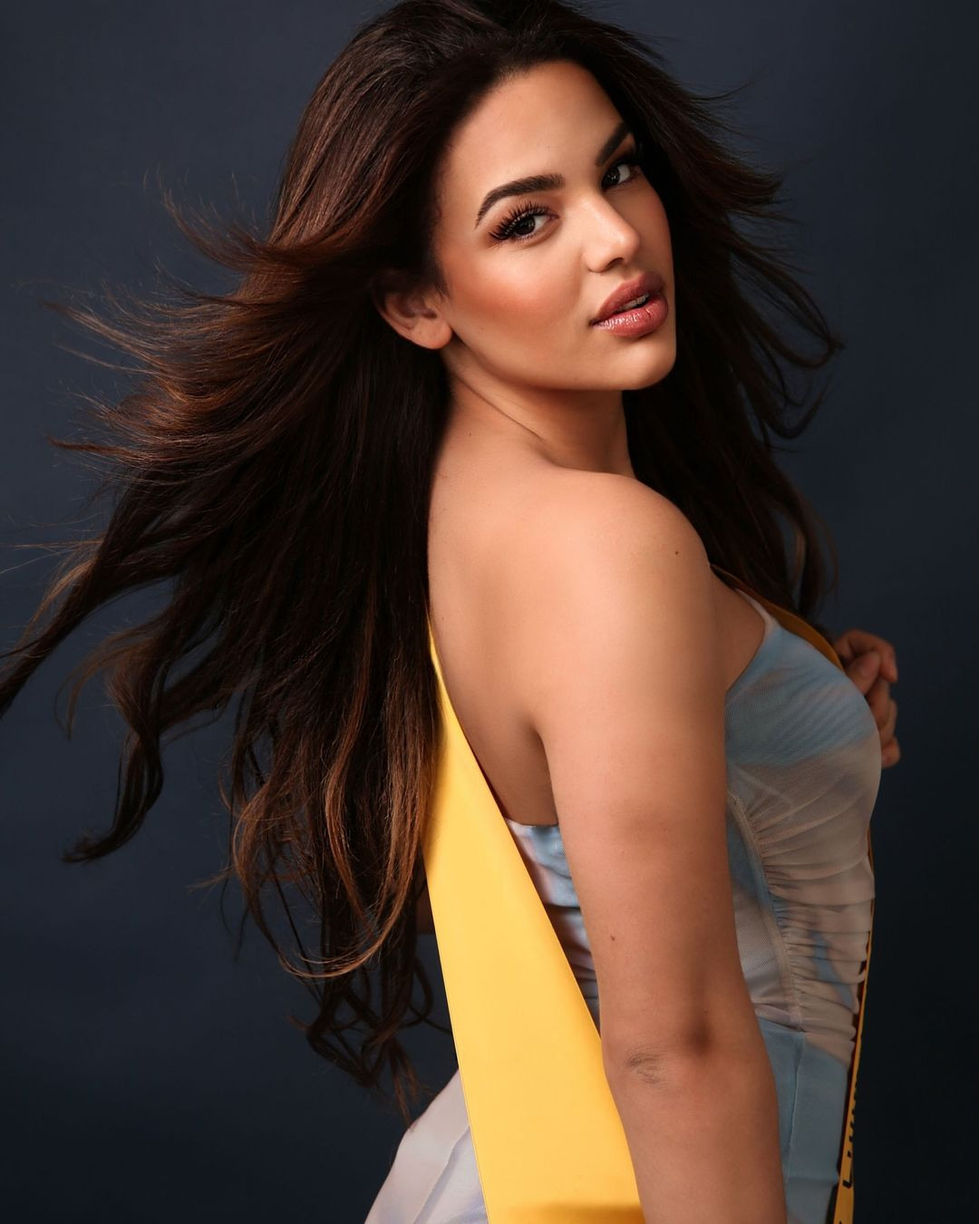 Ashley Brown năm nay 20 tuổi, là ca sĩ, nhạc sĩ ở quê nhà.