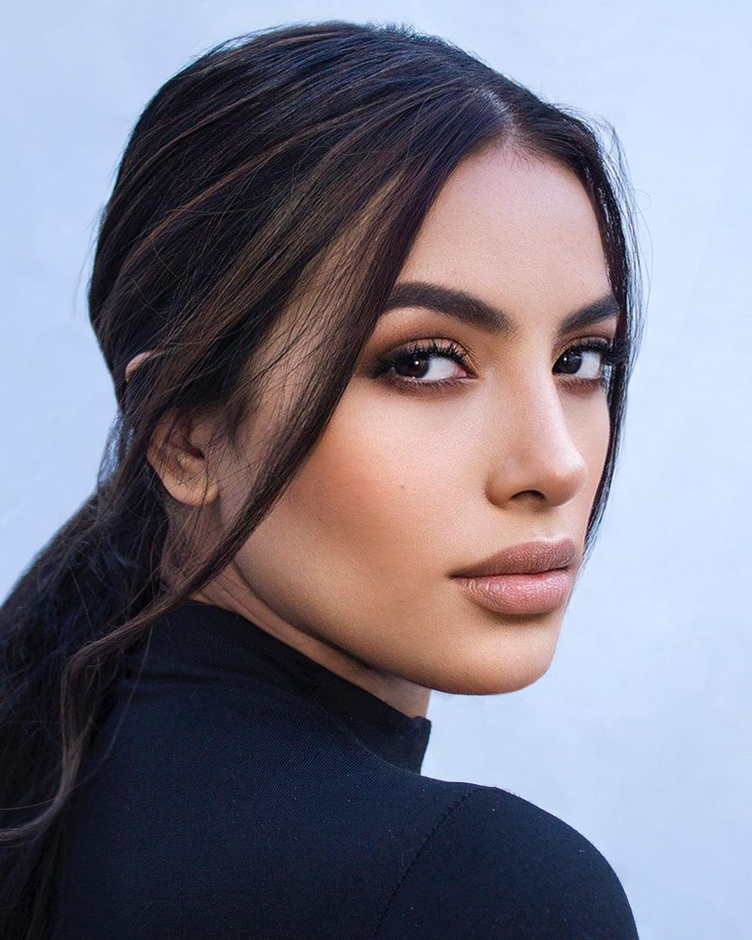 Với sự góp mặt của dàn người đẹp ấn tượng, Hoa hậu Hoàn vũ Mexico 2024 được đánh giá là cuộc thi sắc đẹp cấp quốc gia đáng chờ đợi. Đương kim Hoa hậu Hoàn vũ Mexico 2023 là Melissa Flores. Cô tham dự Hoa hậu Hoàn vũ 2023 ở El Salvador nhưng ra về trắng tay khiến nhiều người bị sốc.