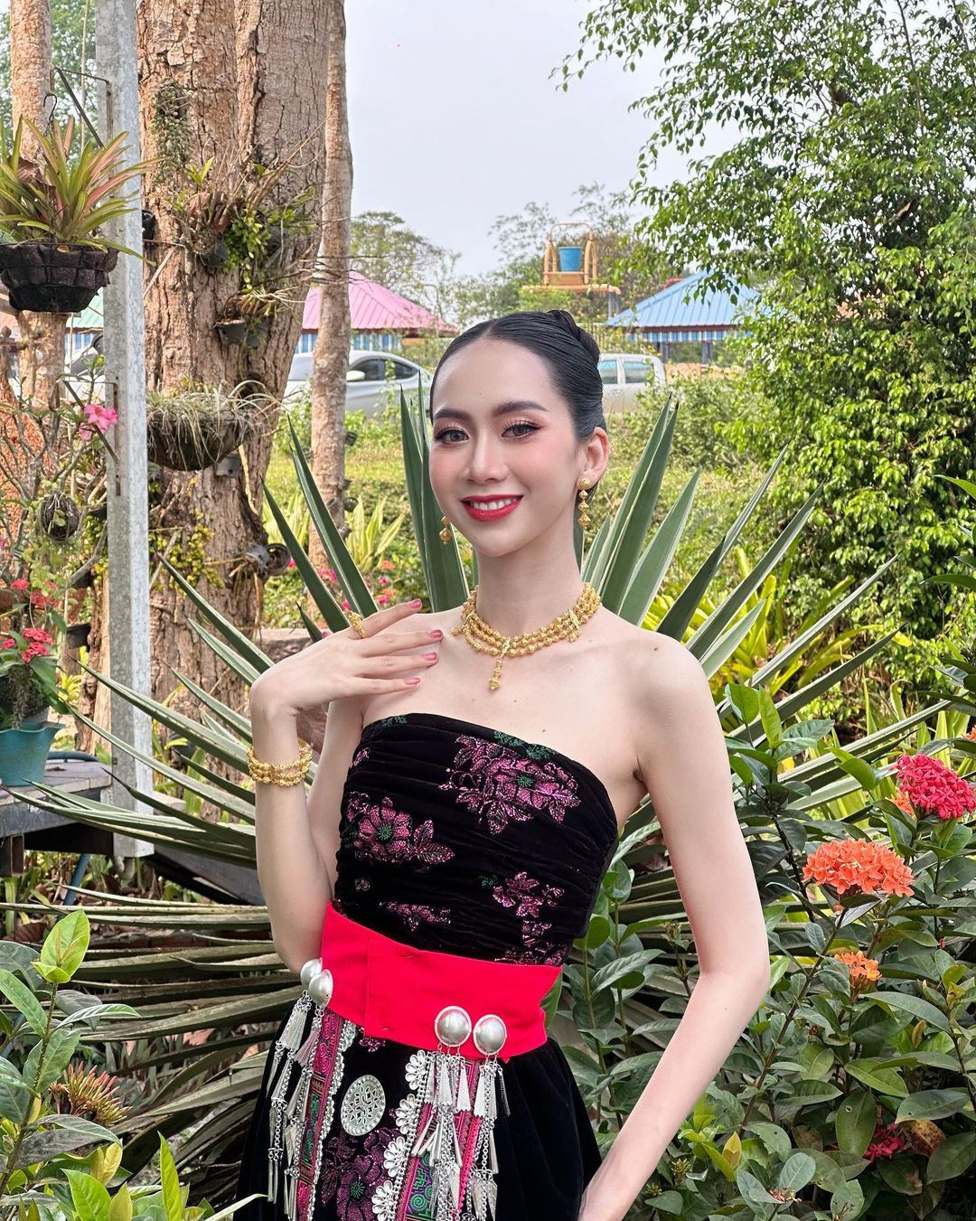 Năm 2023, cô từng tham dự Hoa hậu Trái Đất Lào và lọt vào top 4, giành danh hiệu Miss Earth Air Laos 2023.