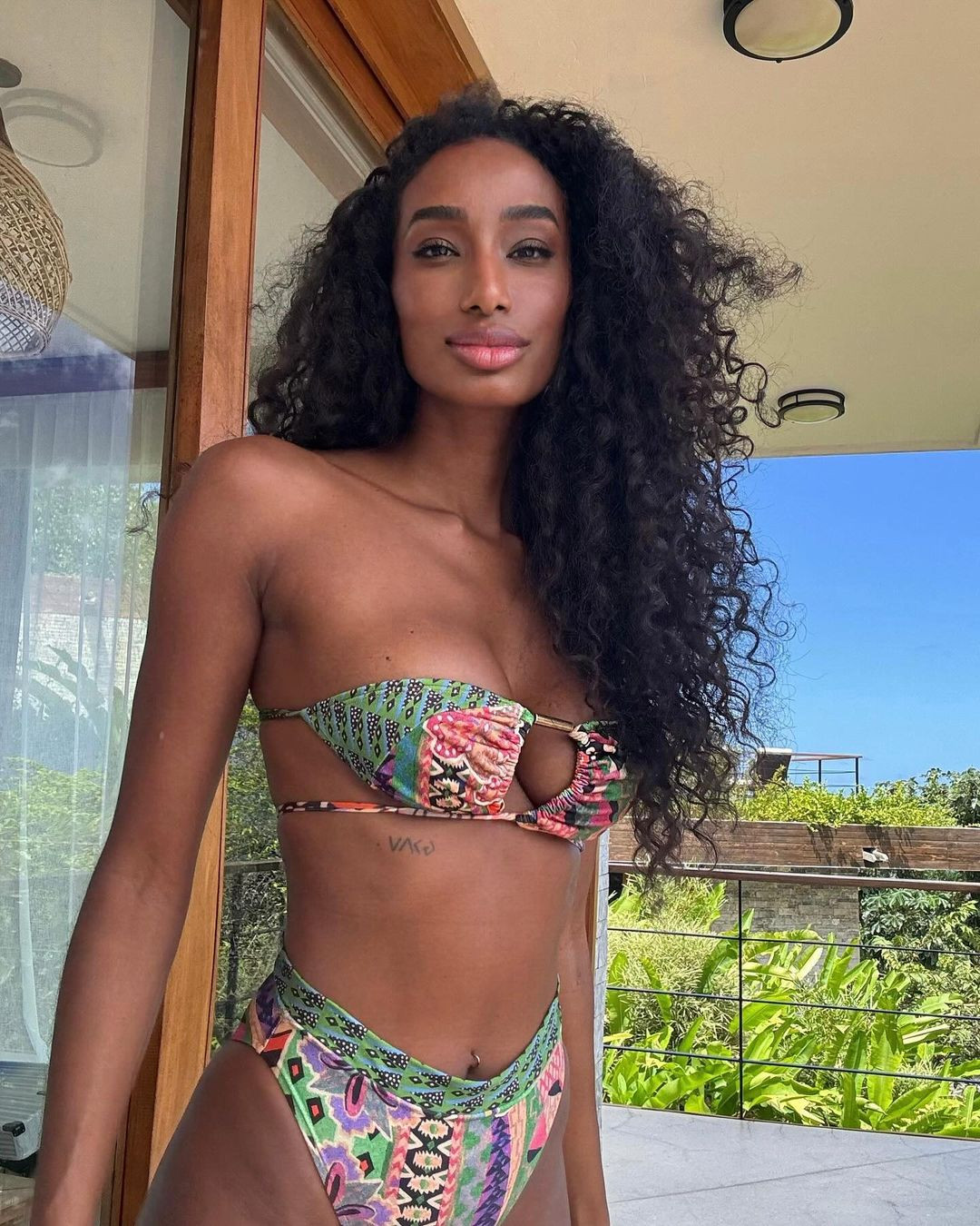 Milla đã chia sẻ lý do đằng sau quyết định táo bạo của mình. Cô cho rằng các cuộc thi sắc đẹp hiện nay không chỉ dựa vào tiêu chí gương mặt đẹp mà đã tôn vinh vẻ đẹp đa dạng, vì vậy cô quyết tâm theo đuổi giấc mơ một lần nữa.