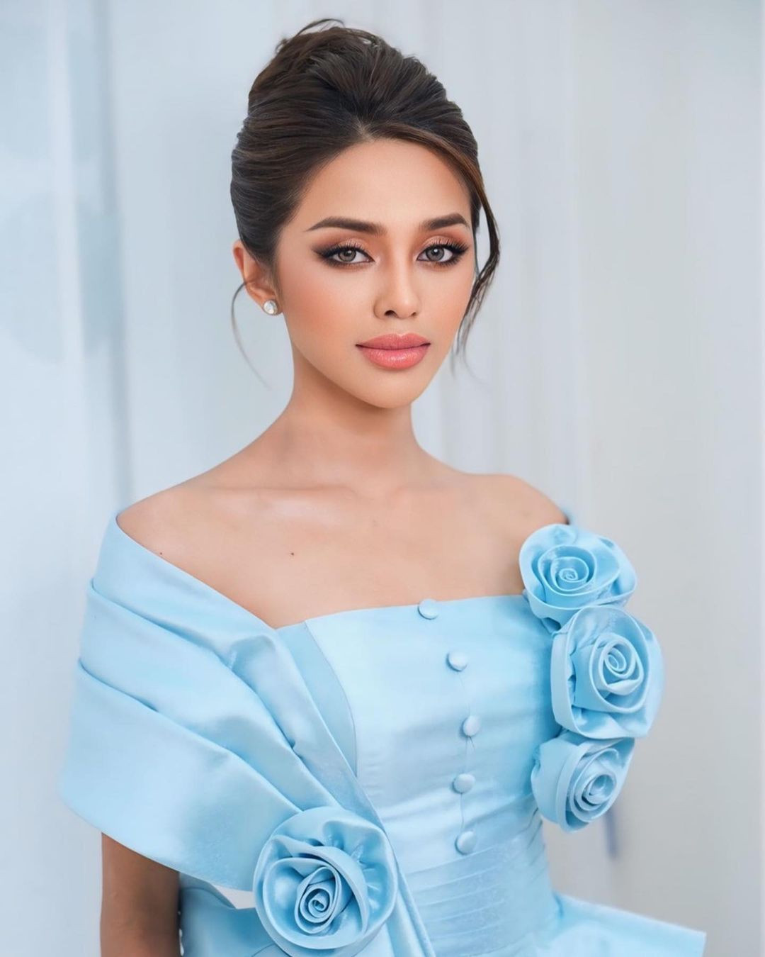 Sau hai lần bị tố đạo nhái, Leakena In nỗ lực lấy lại cảm tình của fan Việt khi thực hiện nhiều nội dung tôn vinh văn hóa Việt Nam.