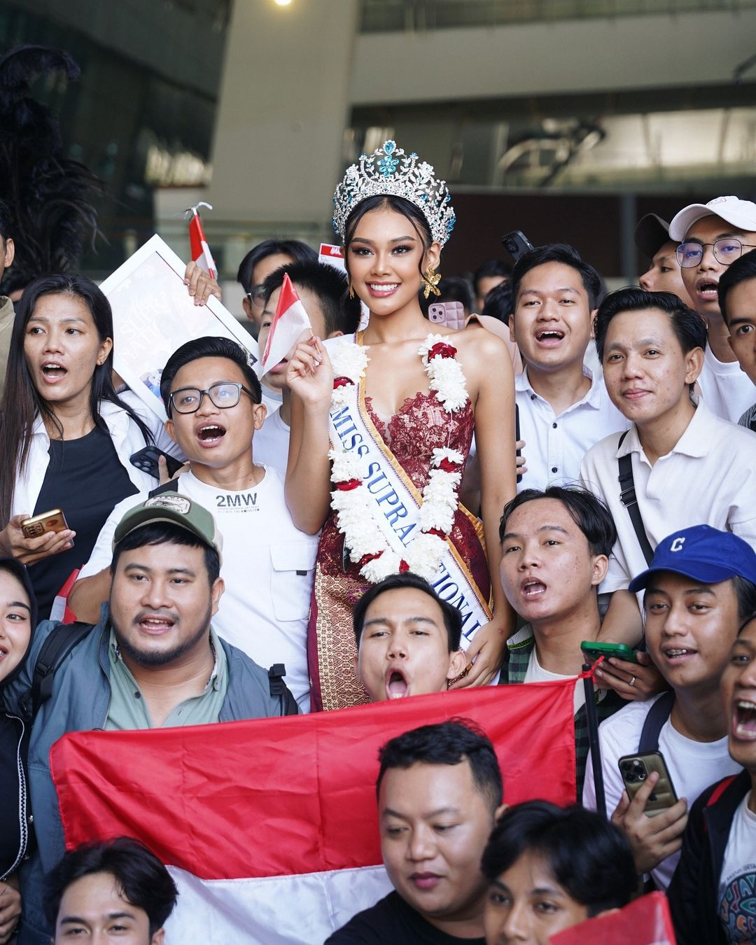 Harashta Haifa Zahra là người đẹp Indonesia đầu tiên giành được danh hiệu Hoa hậu Siêu quốc gia. Chiến thắng của cô khiến fan sắc đẹp Indonesia tự hào.