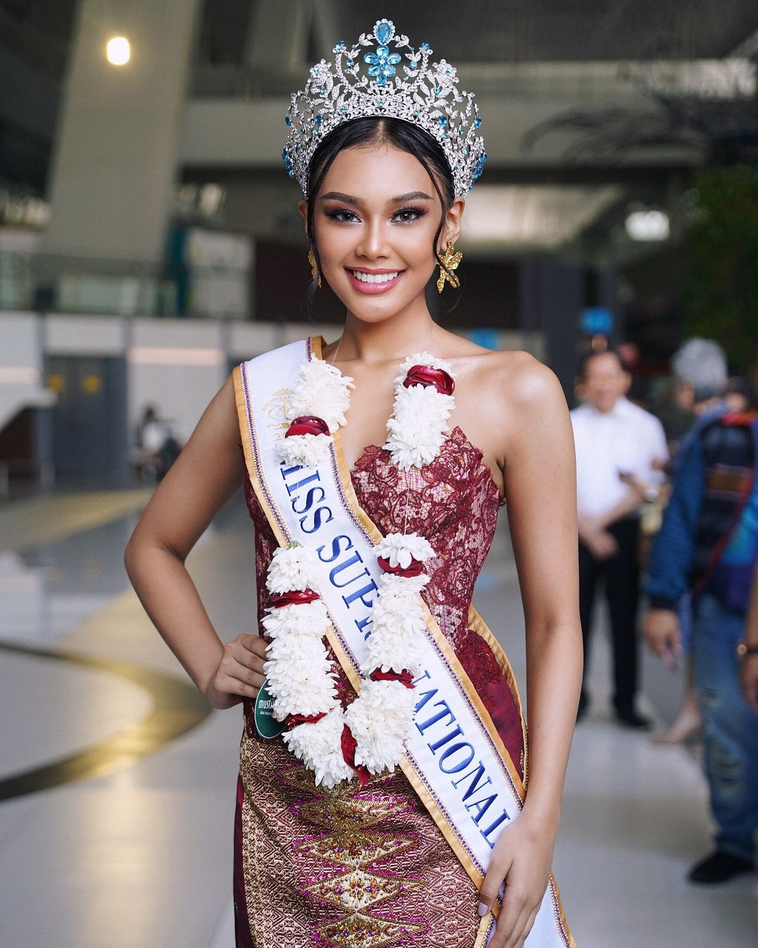 Ngày 18/7, đương kim Hoa hậu Siêu quốc gia 2024 Harashta Haifa Zahra đã trở về quê hương Indonesia sau 2 tuần đăng quang tại Ba Lan. Cô được đông đảo khán giả chào đón ở sân bay.