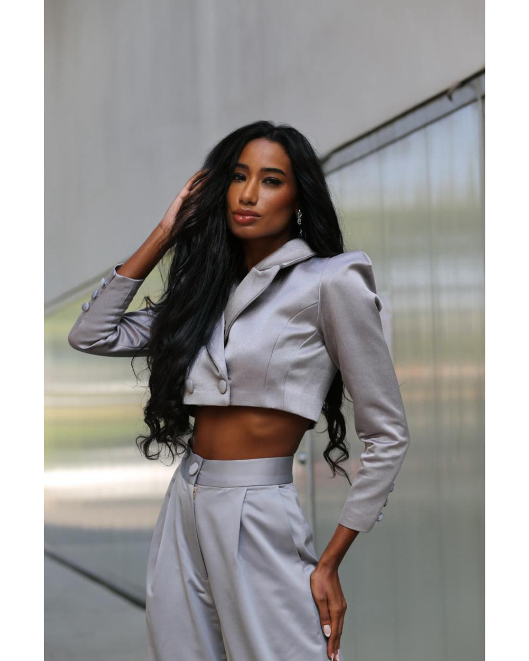 Cô bị đánh giá xấu ở mọi góc chụp. Tạo dáng của Milla cũng bị cho rằng thô cứng, quá nam tính.