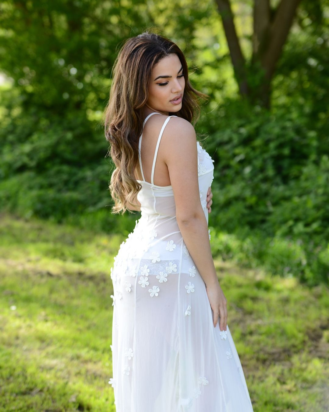 Trên sân khấu Hoa hậu Hòa bình Hà Lan 2024, cô chia sẻ cam kết nâng cao nhận thức về các vấn đề sức khỏe tâm thần trong giới trẻ.