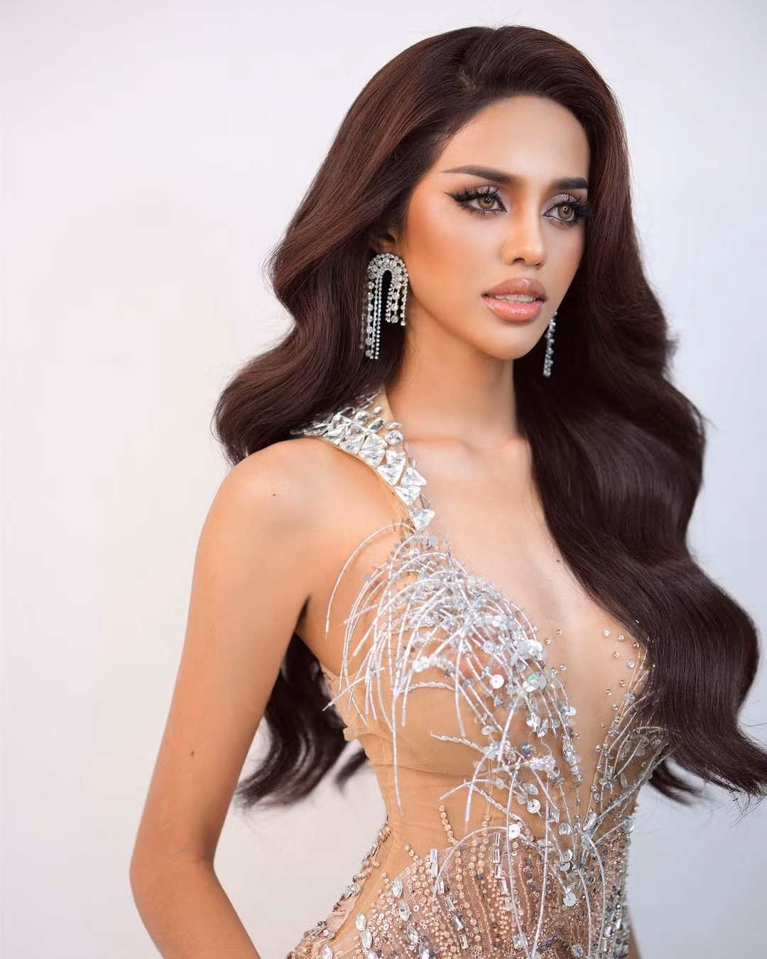 Người đẹp Leakena In đã được bổ nhiệm thành Miss Cosmo Cambodia 2024. Cô sẽ sang Việt Nam tham dự cuộc thi Miss Cosmo 2024 tổ chức vào cuối năm nay.