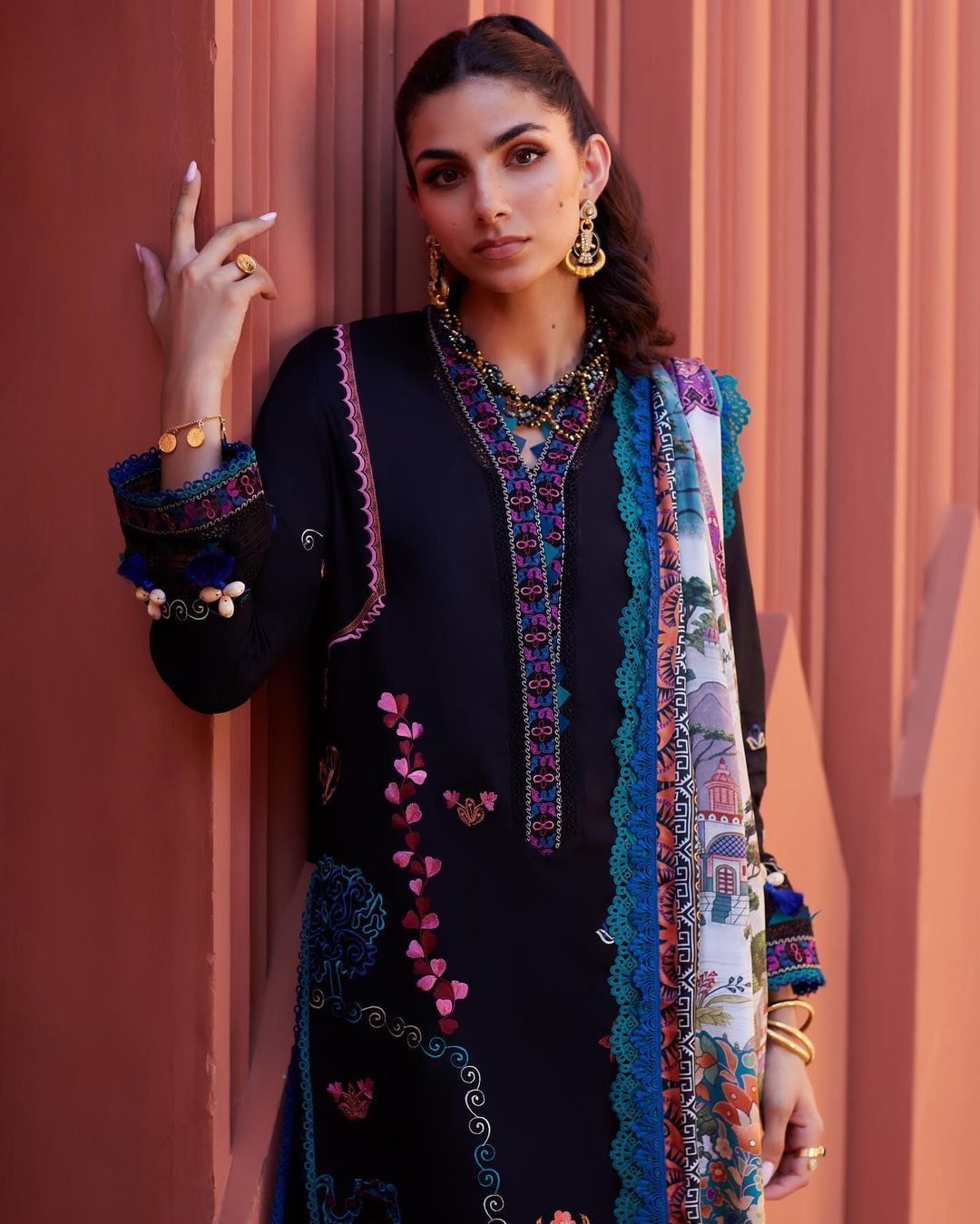 Noor chia sẻ mục đích của cô là quảng bá hình ảnh các nghệ sĩ Pakistan trong ngành giải trí quốc tế.