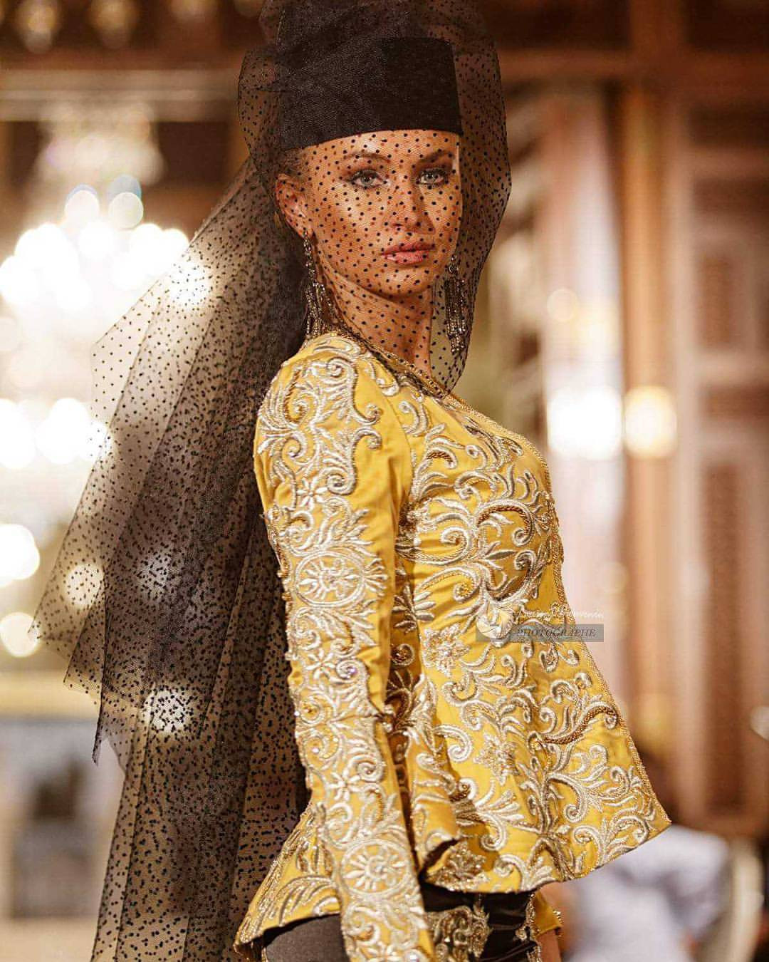 Với tư cách người mẫu, cô từng tham gia trình diễn cho nhiều show diễn và các thương hiệu thời trang trong và ngoài nước.