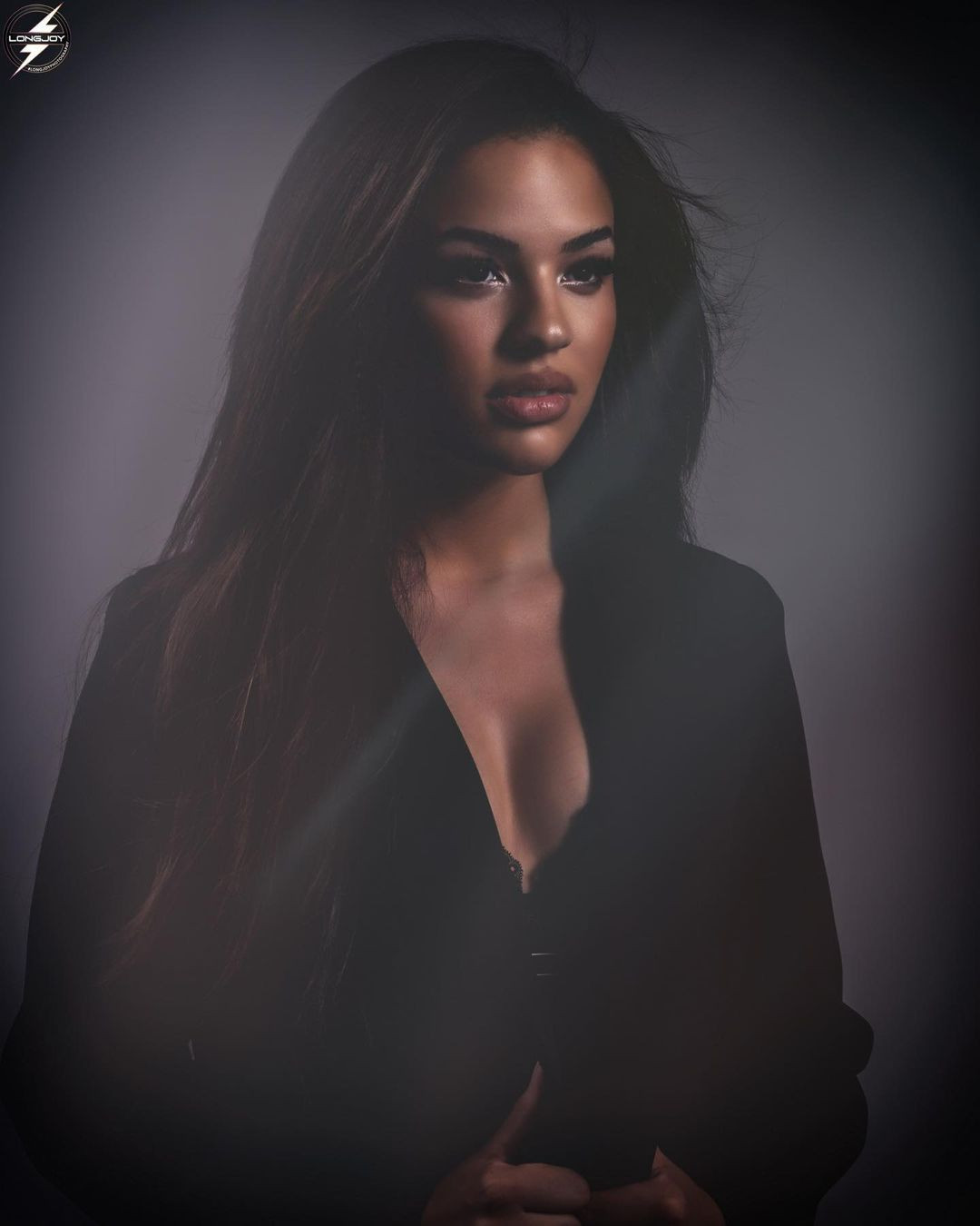 Hôm 22/7, ông Nawat - Chủ tịch Miss Grand International - cho biết đang trong quá trình thương thảo về địa điểm đăng cai. Sau khi Myanmar rút lui, có ba nước đang chạy đua để làm chủ nhà của Hoa hậu Hòa bình Quốc tế 2024 đó là Campuchia, Indonesia và Malaysia. Ông Nawat chia sẻ hạn chót để chốt quốc gia đăng cai là ngày 27/7.