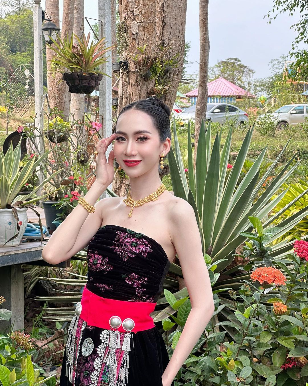 Năm 2023, cô từng tham dự Hoa hậu Trái Đất Lào và lọt vào top 4, giành danh hiệu Miss Earth Air Laos 2023.