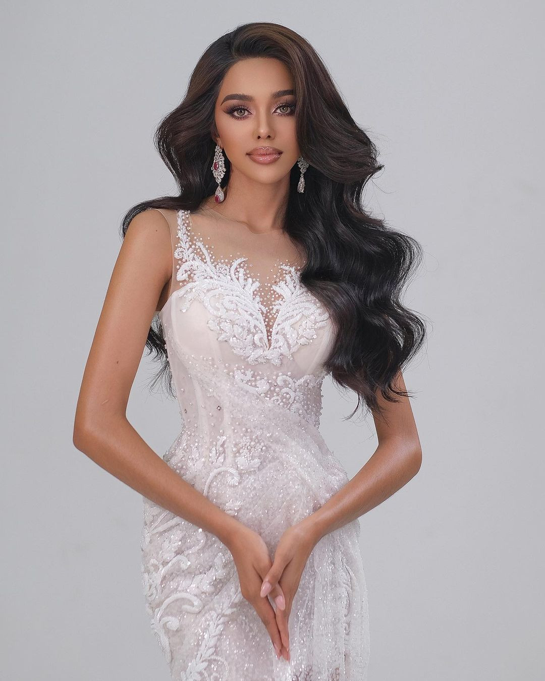 Việc Leakena In sang Việt Nam thi sắc đẹp thu hút sự chú ý của các fan. Trước đó, cô từng lỡ hẹn sang Việt Nam tham dự Hoa hậu Hòa bình Quốc tế 2023 khi chỉ giành ngôi vị Á hậu 2 tại Hoa hậu Hòa bình Campuchia 2023.