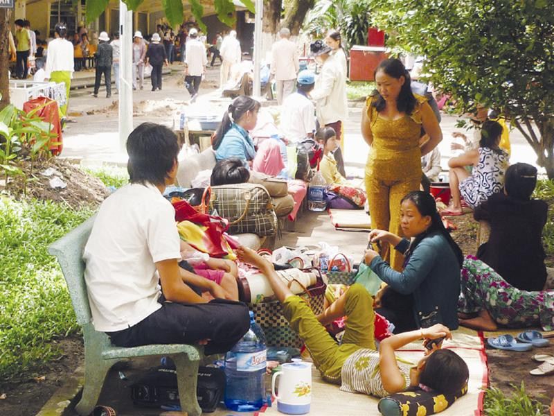 Tại khuôn viên một bệnh viện ở TPHCM. Ảnh: L.N Tại khuôn viên một bệnh viện ở TPHCM. Ảnh: L.N