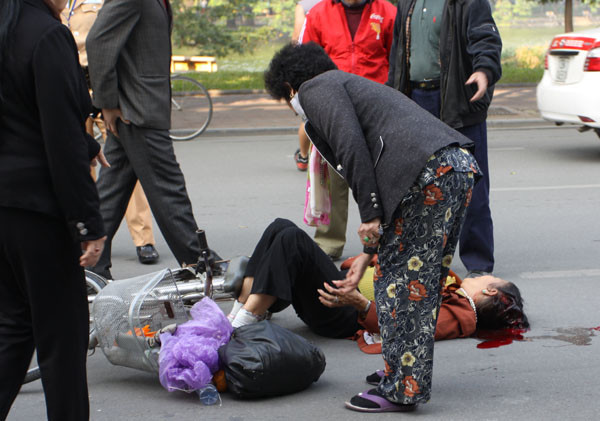 Cụ già bất tỉnh sau vụ tai nạn