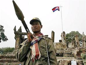 Quân đội Campuchia ở khu vực tranh chấp. Ảnh: AP