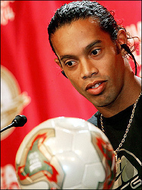 Ronaldinho - Cầu thủ hay nhất thế giới của FIFA năm 2004