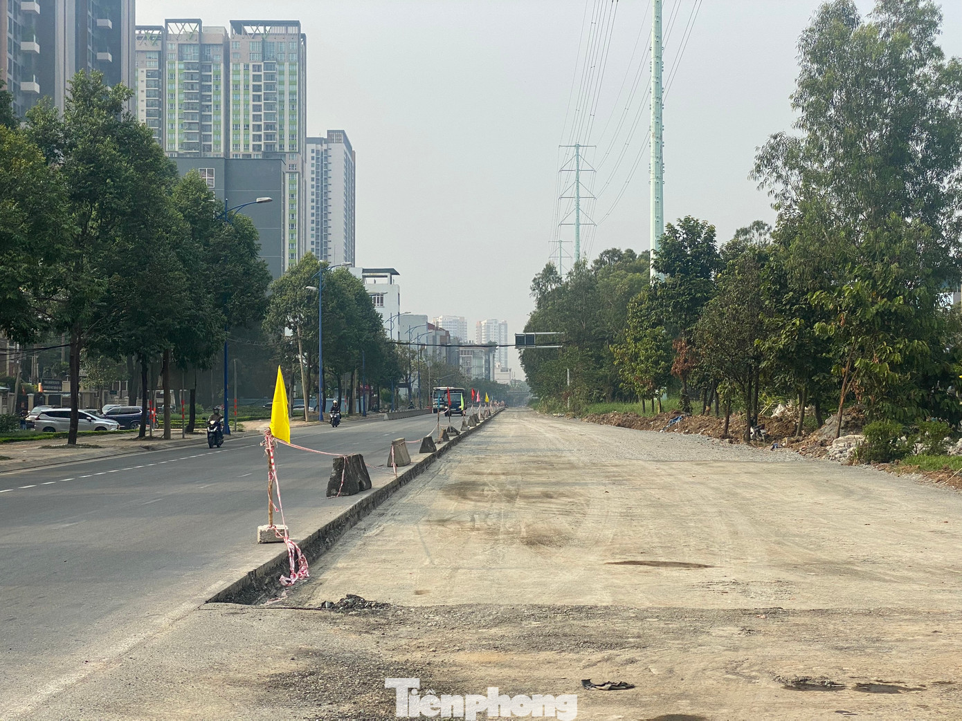 Theo kế hoạch, đoạn đường Đồng Văn Cống (từ cầu Giồng Ông Tố 2 đến nút giao thông Mỹ Thủy) dài 2,8km sẽ được mở rộng thêm hai làn ô tô, tăng lên tám làn xe. Tổng vốn đầu tư dự án khoảng 42 tỷ đồng.