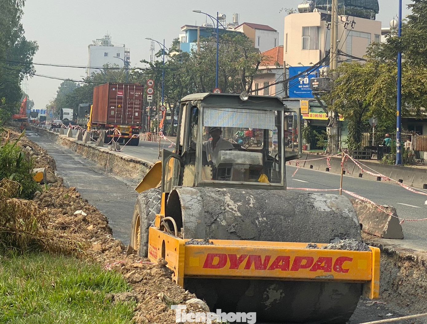 Theo Ban Giao thông TPHCM, hiện tại nhà thầu đang tập trung công nhân, triển khai nhiều mũi và thi công ngày đêm để đẩy nhanh tiến độ.