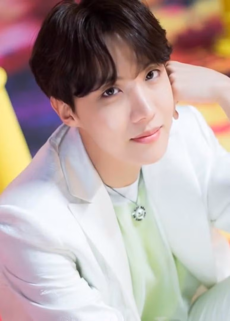 J-Hope (BTS) xếp hạng 12.