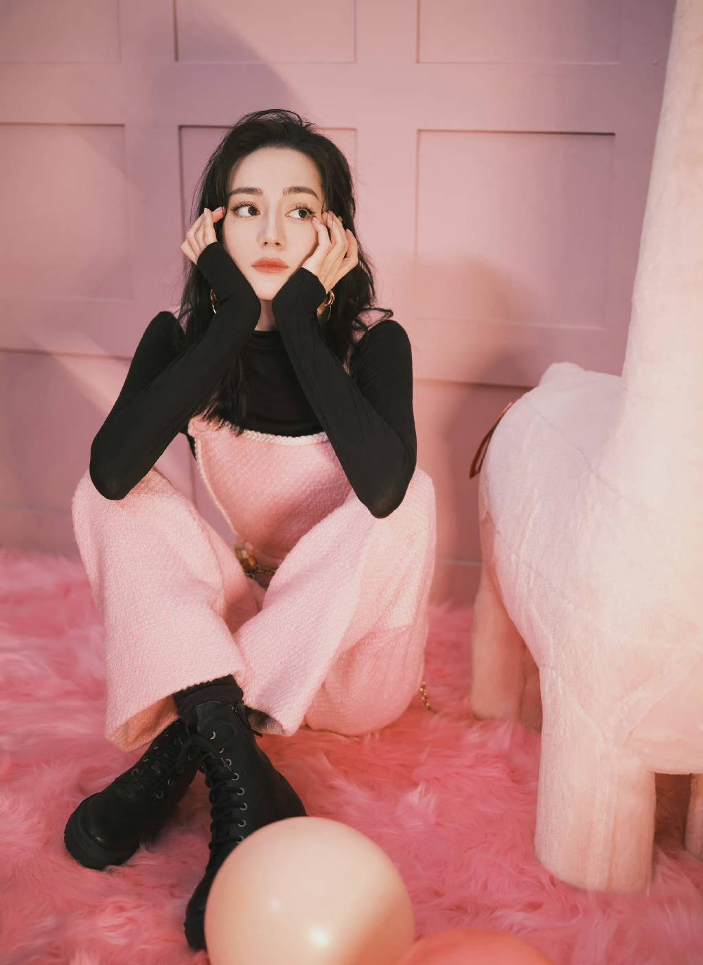 Sau nhiều lần trồi sụt vẻ ngoài vì cân nặng, Nhiệt Ba được đánh giá đang ở thời kỳ đỉnh cao nhan sắc.