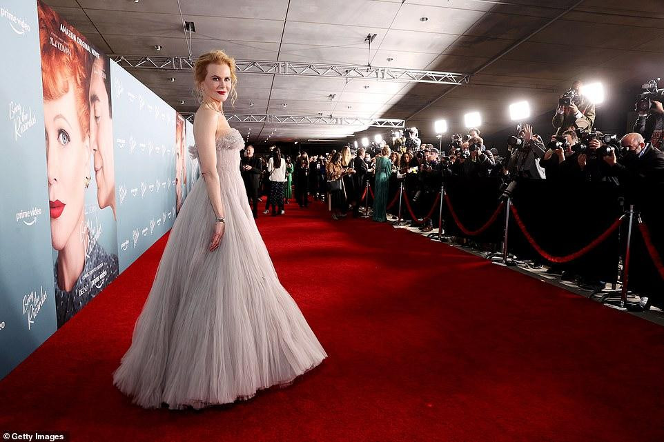 Cô trở thành tâm điểm chú ý của truyền thông trong buổi ra mắt phim