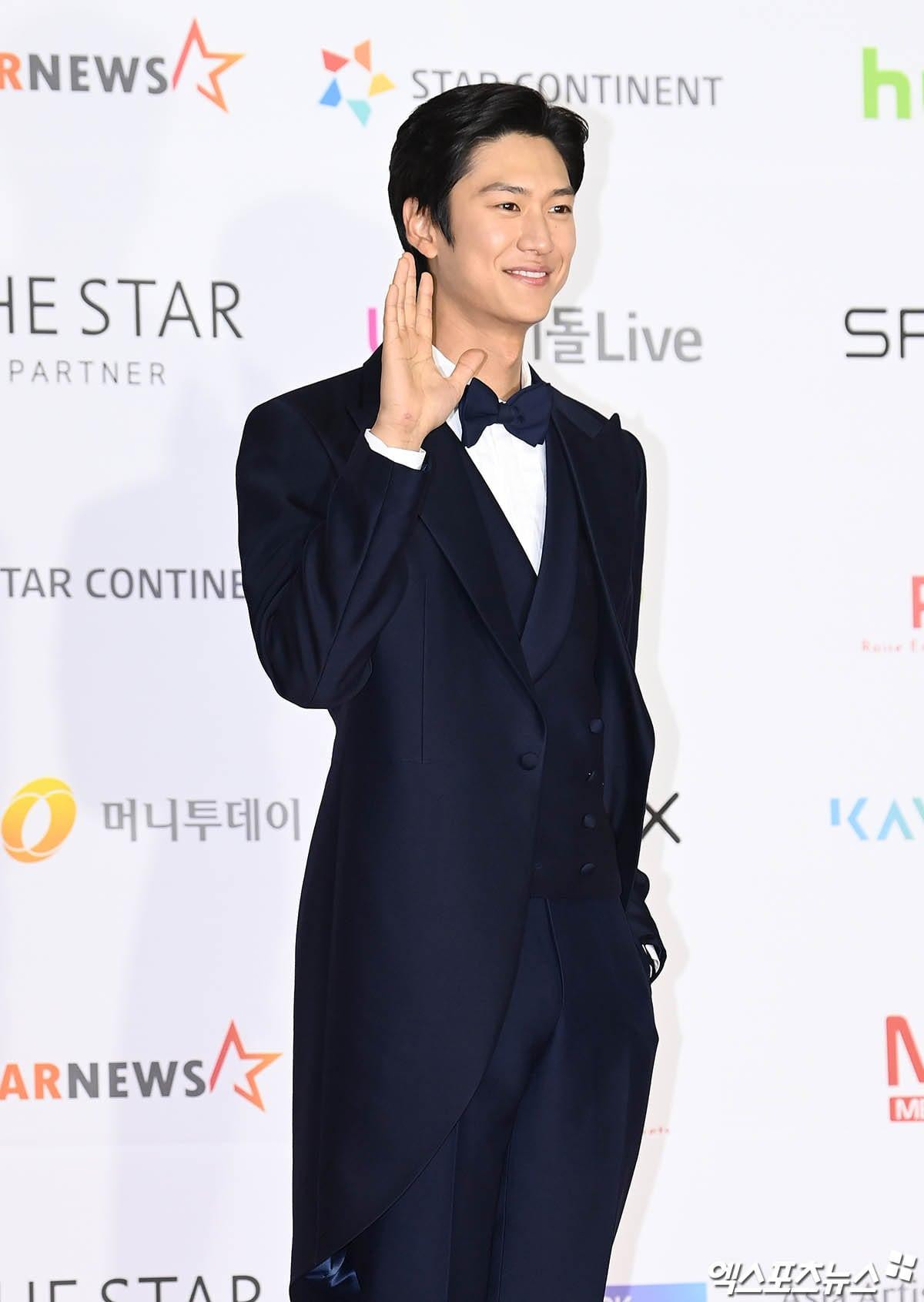 Nam chính &quot;Sông đón trăng lên&quot; Na In Woo.