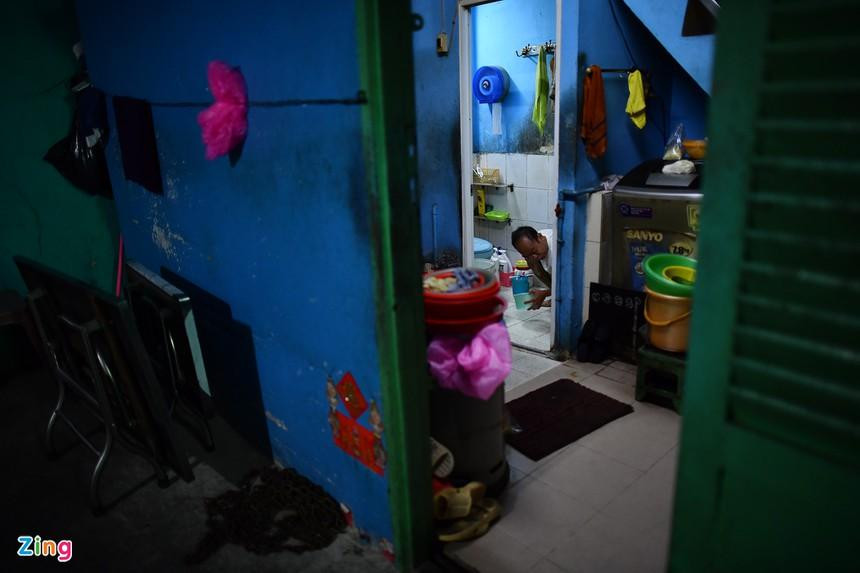 Nhiều hàng quán mở cửa muộn hơn những ngày trước. Tiểu thương cho rằng trời lạnh nên khách sẽ đến quán muộn hơn bình thường, nên chủ quán cũng không vội vàng. Nhiều hàng quán mở cửa muộn hơn những ngày trước. Tiểu thương cho rằng trời lạnh nên khách sẽ đến quán muộn hơn bình thường, nên chủ quán cũng không vội vàng.