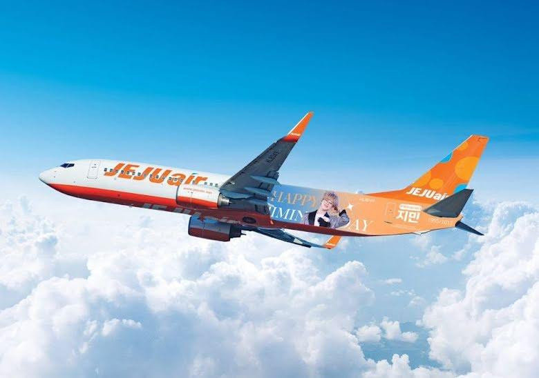 Ảnh Jimin xuất hiện trên máy bay vào dịp sinh nhật.