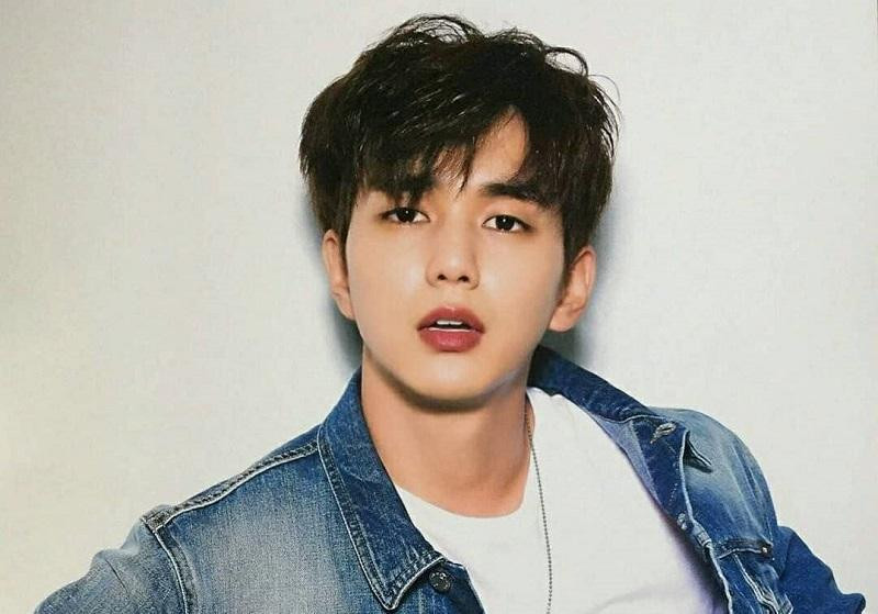 “Em trai quốc dân” Yoo Seung Ho nhận được 49.124 phiếu bầu và xếp hạng 3. Bắt đầu đóng phim từ năm 6 tuổi (1999), nam diễn viên 9x sở hữu “gia tài” phim ảnh đồ sộ, có thể kể đến “The Way Home”, “Heart Is”, “The Legend”, “Nữ hoàng Soen Doek”, “Lord of Study”, “Warrior Beak Dong Soo”, “I Miss You”, “Mặt nạ quân chủ”, “Tôi không phải robot”…