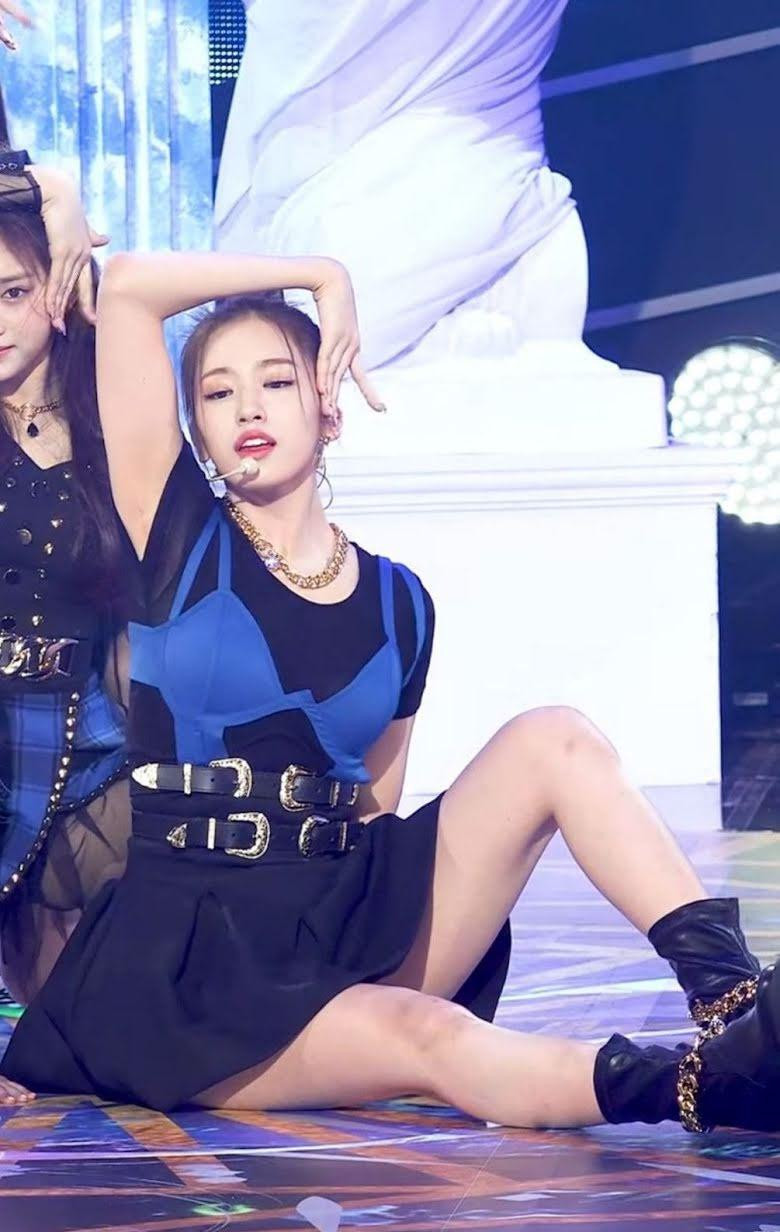 Dân mạng không tiếc lời chỉ trích stylist của Yujin.