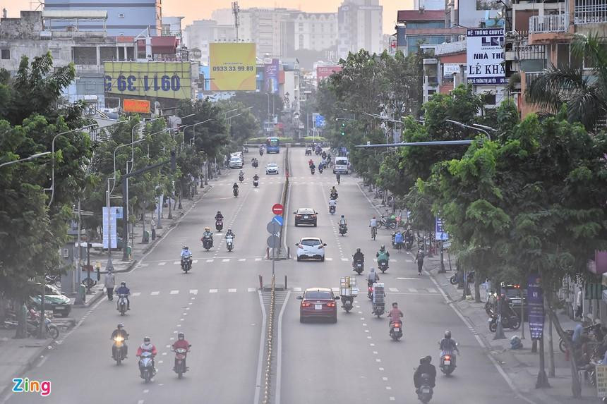 Sương mù nhẹ tại TP.HCM lúc 7h ngày 5/12. Ảnh chụp trên đường Lý Thái Tổ. Sương mù nhẹ tại TP.HCM lúc 7h ngày 5/12. Ảnh chụp trên đường Lý Thái Tổ.