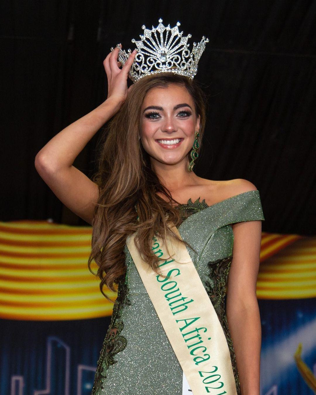 Jeané Van Dam đăng quang Hoa hậu Hòa bình Nam Phi 2021 hồi tháng 8. Jeané Van Dam đăng quang Hoa hậu Hòa bình Nam Phi 2021 hồi tháng 8.