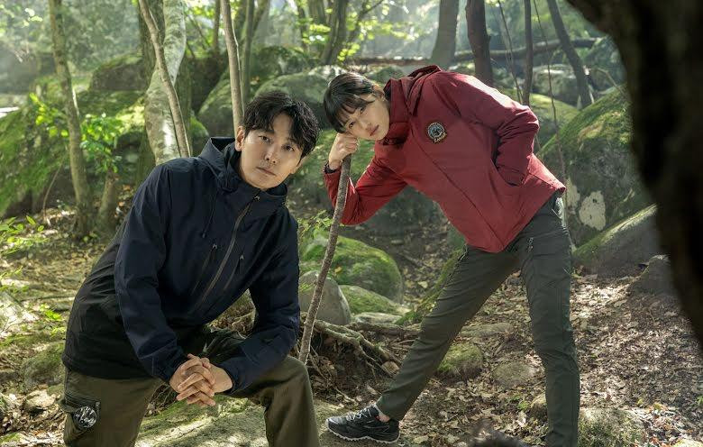 Jun Ji Hyun và Joo Ji Hoon đóng chính trong bộ phim “Jirisan”.