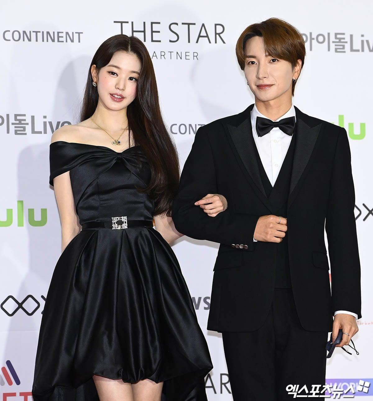 Jang Won Young (IVE) và Leeteuk (Super Junior) được giao trọng trách dẫn chương trình AAA năm nay. Mỹ nhân 17 tuổi ghi điểm bởi vẻ đẹp ngọt ngào &quot;không góc chết&quot; và thân hình 1m71 đáng ngưỡng mộ.