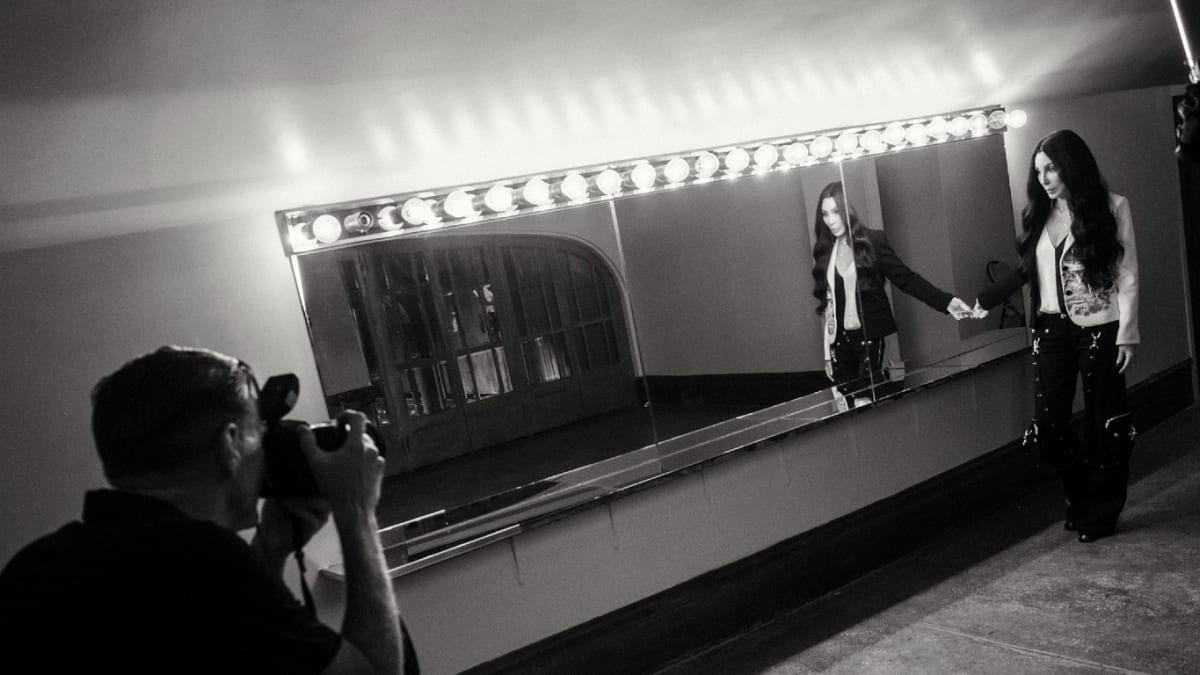 Bryan Adams muốn thông qua bộ ảnh lịch tôn vinh những tài năng âm nhạc của thế giới.