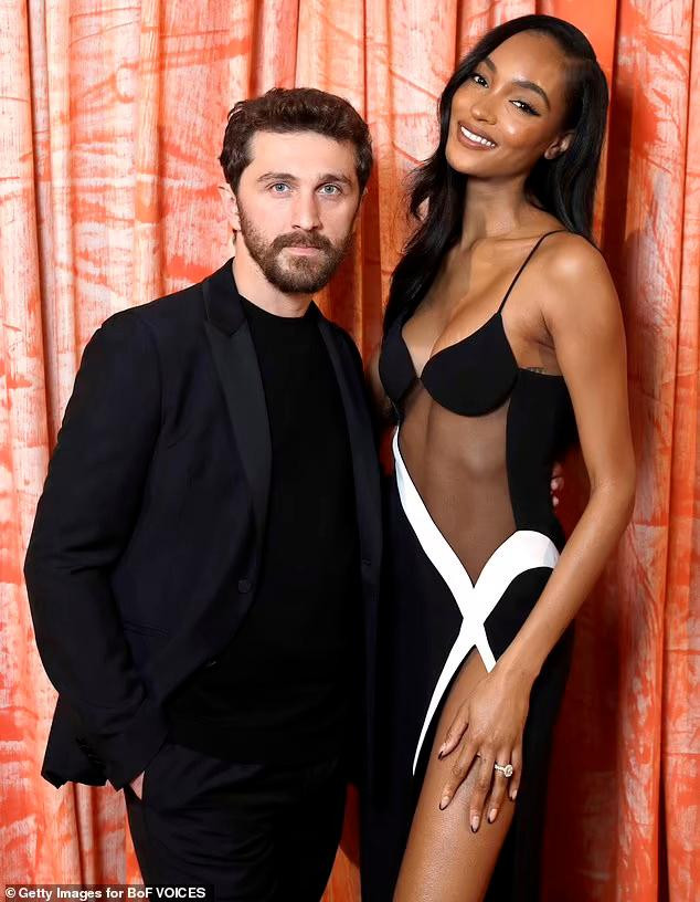 Jourdan và nhà thiết kế thời trang người Gruzia David Koma. Jourdan và nhà thiết kế thời trang người Gruzia David Koma.