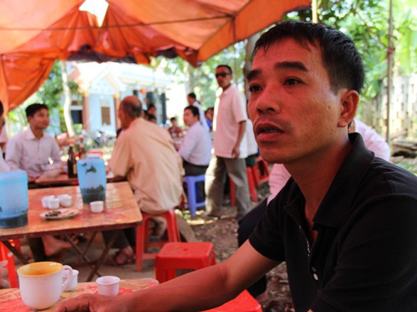 Anh Việt thẫn thờ người trước sự ra đi đột ngột của vợ cách đây hơn 5 năm và bây giờ là đứa con trai Bùi Phạm Lương Bảo 