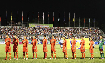 Các tuyển thủ phải chứng minh rằng tiền thưởng quý giá thật, nhưng danh dự và màu cờ sắc áo còn lớn gấp bội. Ảnh: Dũng Phương