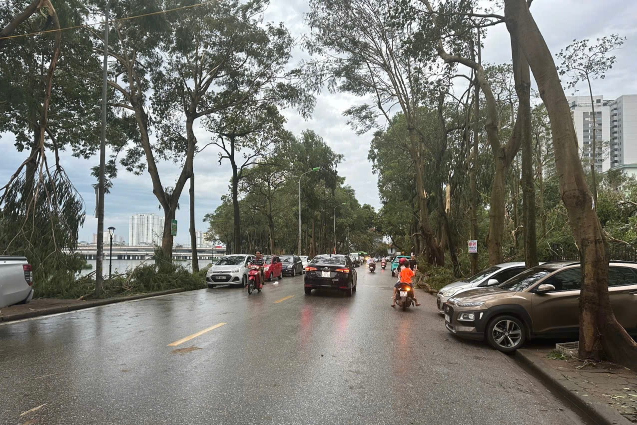 Các tuyến đường trong khu đô thị đông dân nhất Thủ đô đều có thể lưu thông một cách dễ dàng.