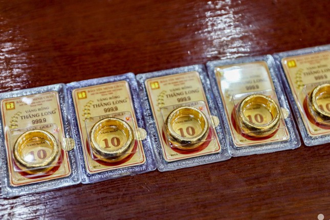 Giá vàng nhẫn tròn lên mức cao nhất trong lịch sử. Giá vàng nhẫn tròn lên mức cao nhất trong lịch sử.