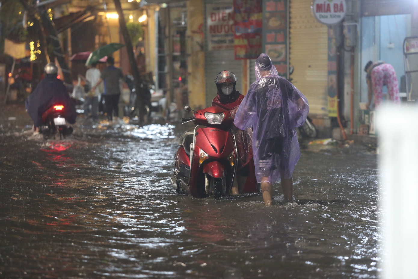 Nhiều phương tiện "chết đuối". Nhiều phương tiện "chết đuối".