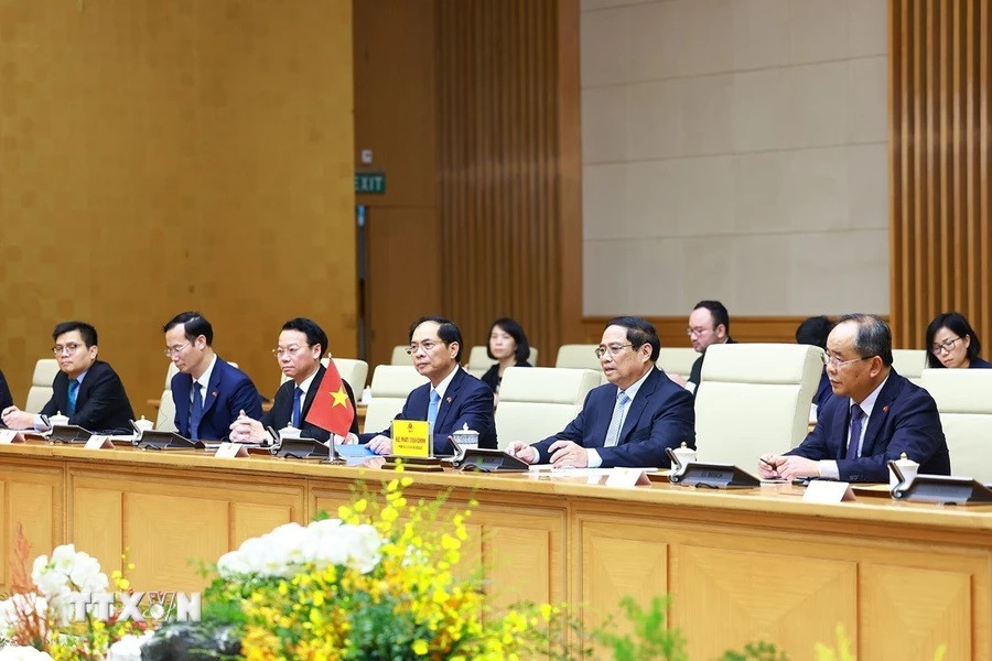 Thủ tướng Phạm Minh Chính hội kiến Tổng thống Cộng hòa Guinea-Bissau Umaro Sissoco Embaló. (Ảnh: Dương Giang/TTXVN)